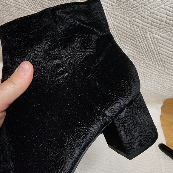Unisa Caytea black printed velvet booties. Women's size 9.5. - Picture 2 of 16
